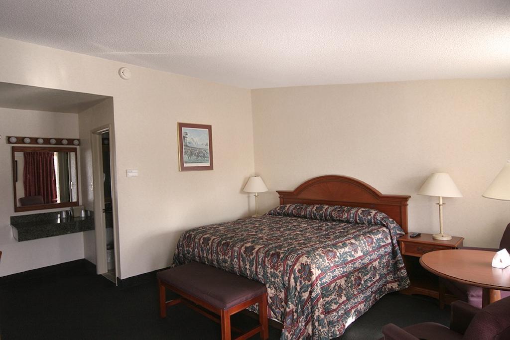 Landmark Motor Inn Glens Falls Exterior photo