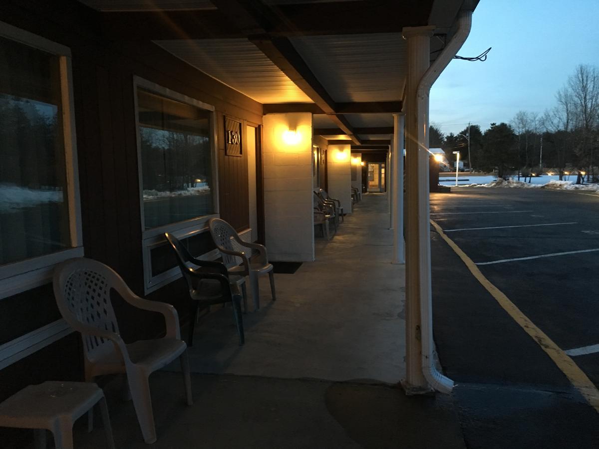 Landmark Motor Inn Glens Falls Exterior photo